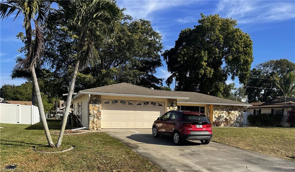 1323 SE 44th TER CAPE CORAL, FL 33904