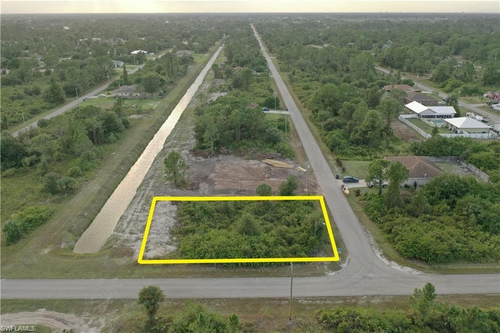 874 CARBON ST E LEHIGH ACRES, FL 33974