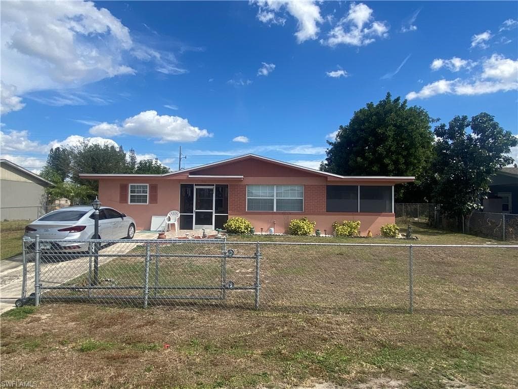 302 Morgan CIR N LEHIGH ACRES, FL 33936