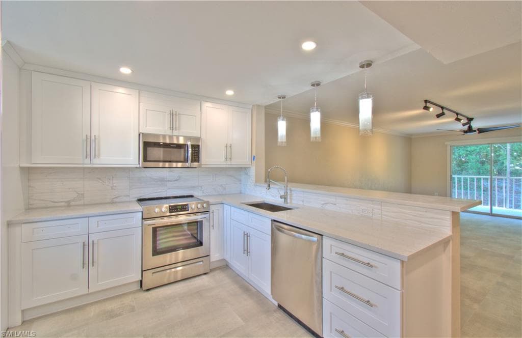 2360 Naples Trace CIR 4-406 NAPLES, FL 34109