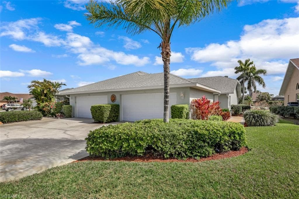 111 QUAIL HOLLOW CT NAPLES, FL 34113