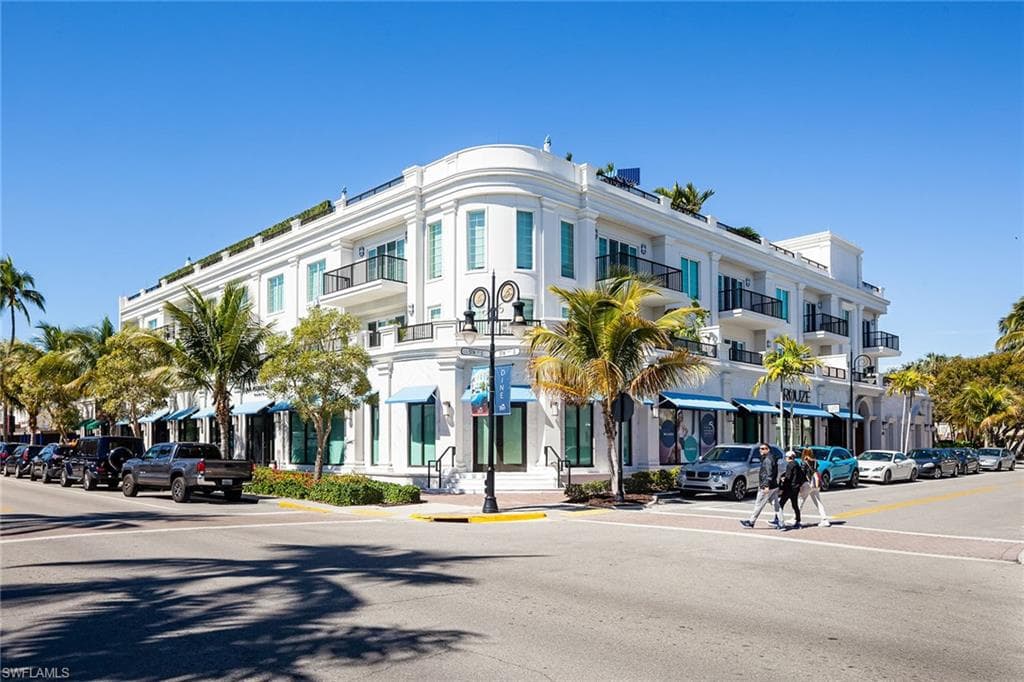 490 5th ST S 303 NAPLES, FL 34102