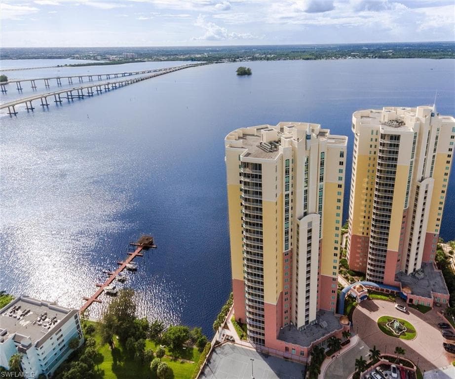 2743 1st ST 2201 FORT MYERS, FL 33916