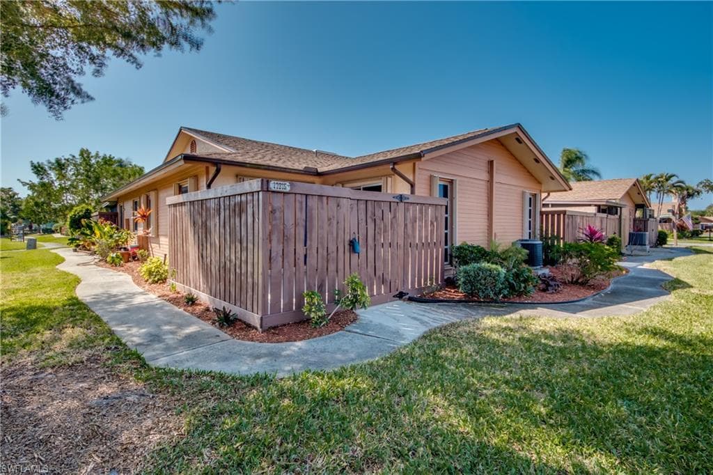 17315 Birchwood LN FORT MYERS, FL 33908