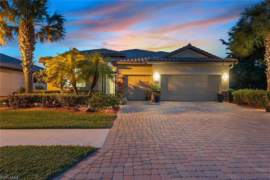 3917 Sapphire WAY NAPLES, FL 34114