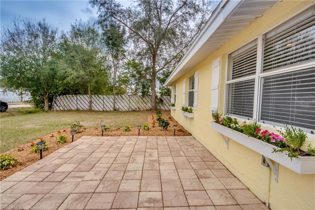 1282 Pondella CIR NORTH FORT MYERS, FL 33903