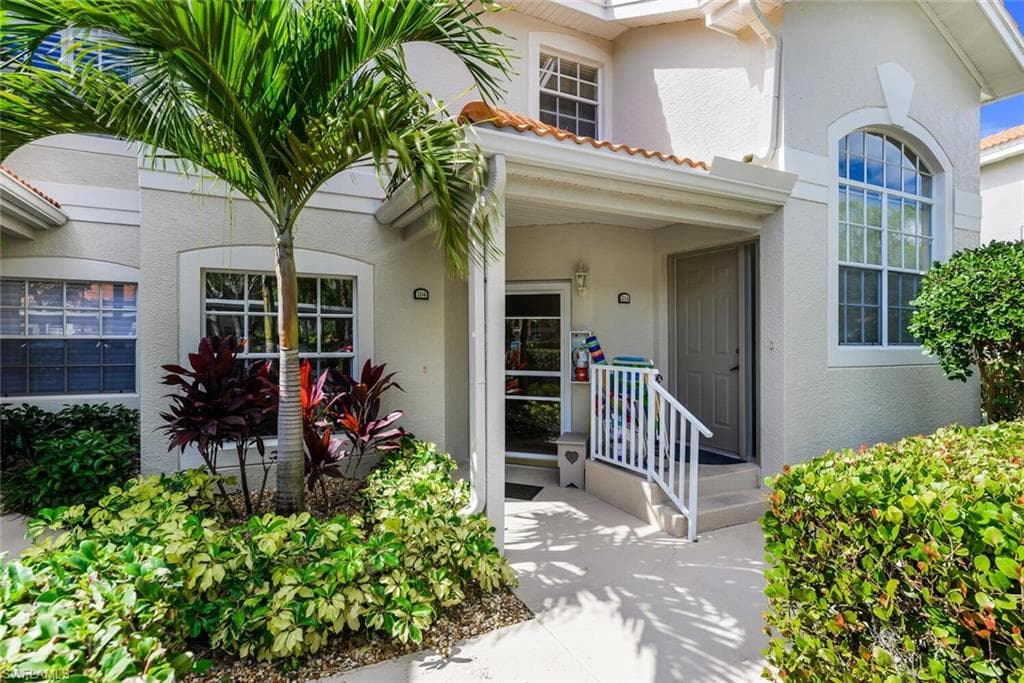 7529 Silver Trumpet LN 104 NAPLES, FL 34109