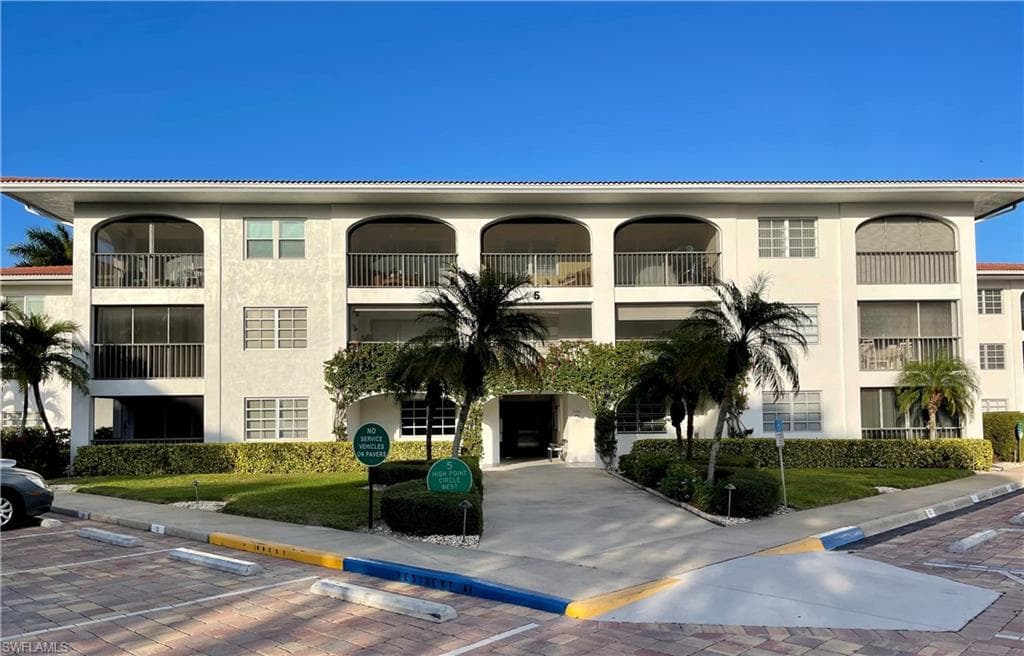 5 High Point CIR W 201 NAPLES, FL 34103