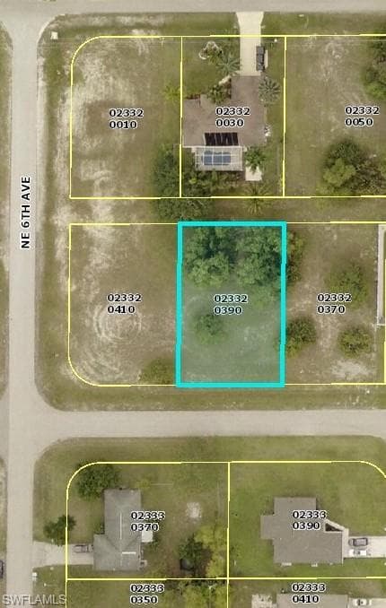 605 NE 31st TER CAPE CORAL, FL 33909