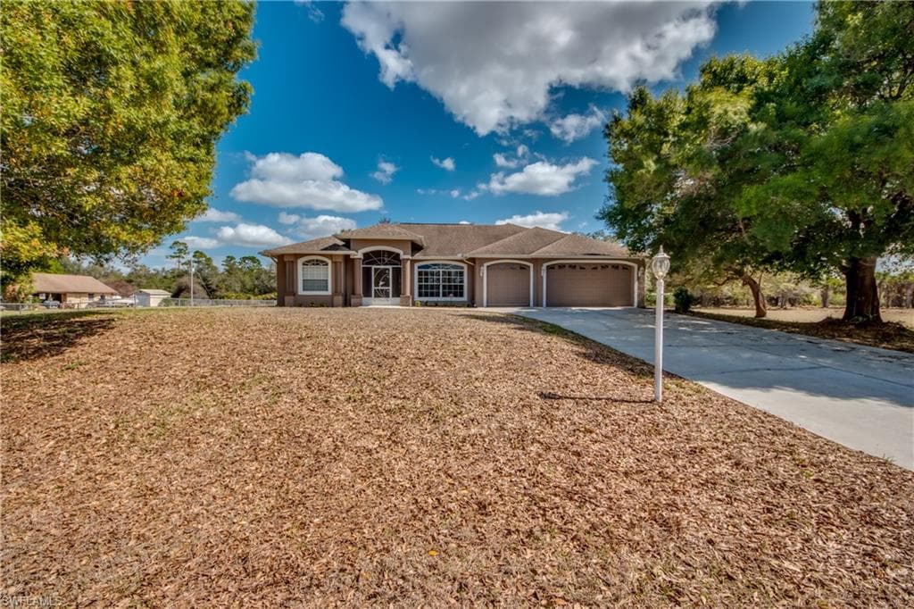 414 Henry AVE LEHIGH ACRES, FL 33972