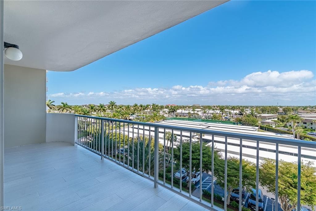 140 Seaview CT 604S MARCO ISLAND, FL 34145