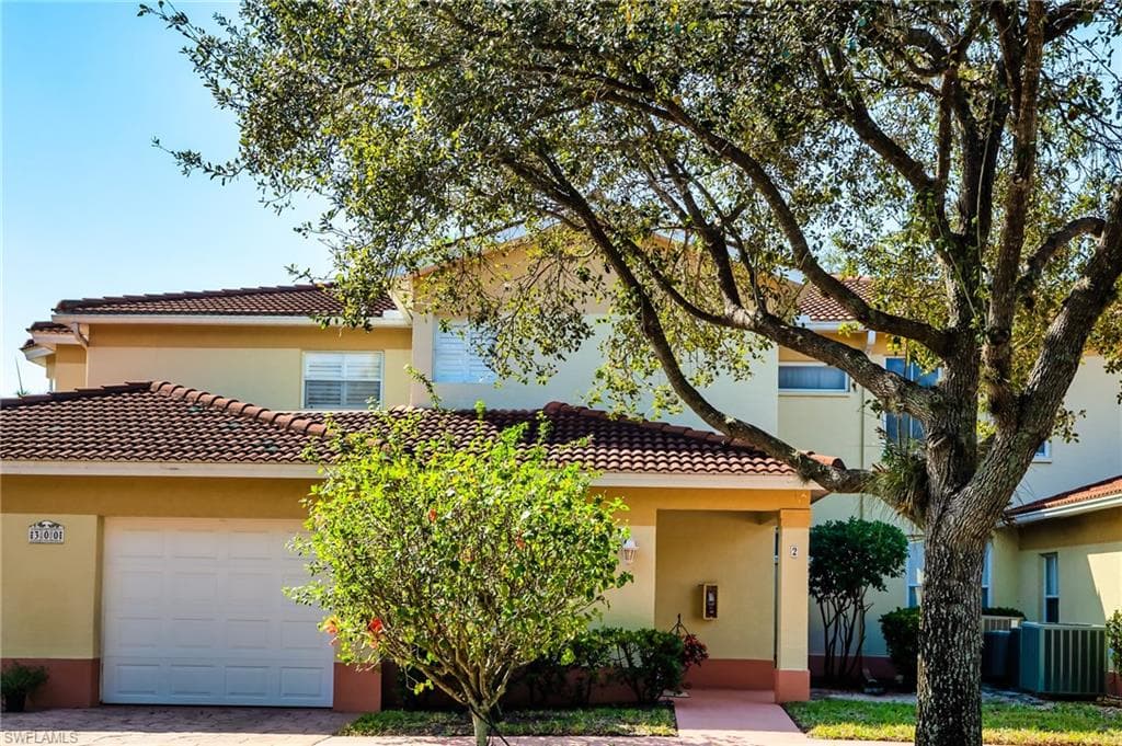 300 Diamond CIR 302 NAPLES, FL 34110