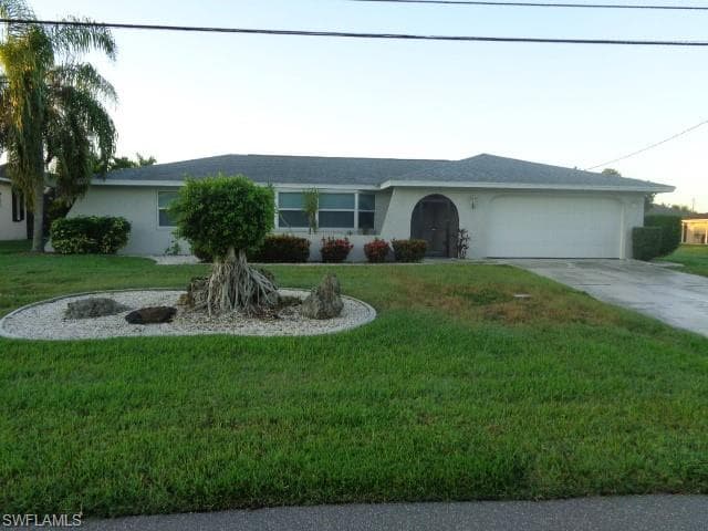 1102 SE 21st TER CAPE CORAL, FL 33990