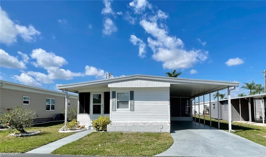 776 Roses LN NORTH FORT MYERS, FL 33917