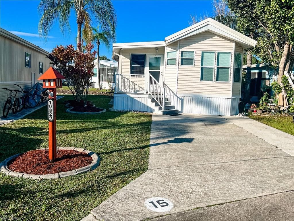 10829 Vireo CIR 15 ESTERO, FL 33928