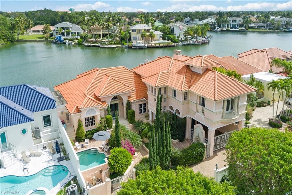 4860 Gulf Shore BLVD N NAPLES, FL 34103