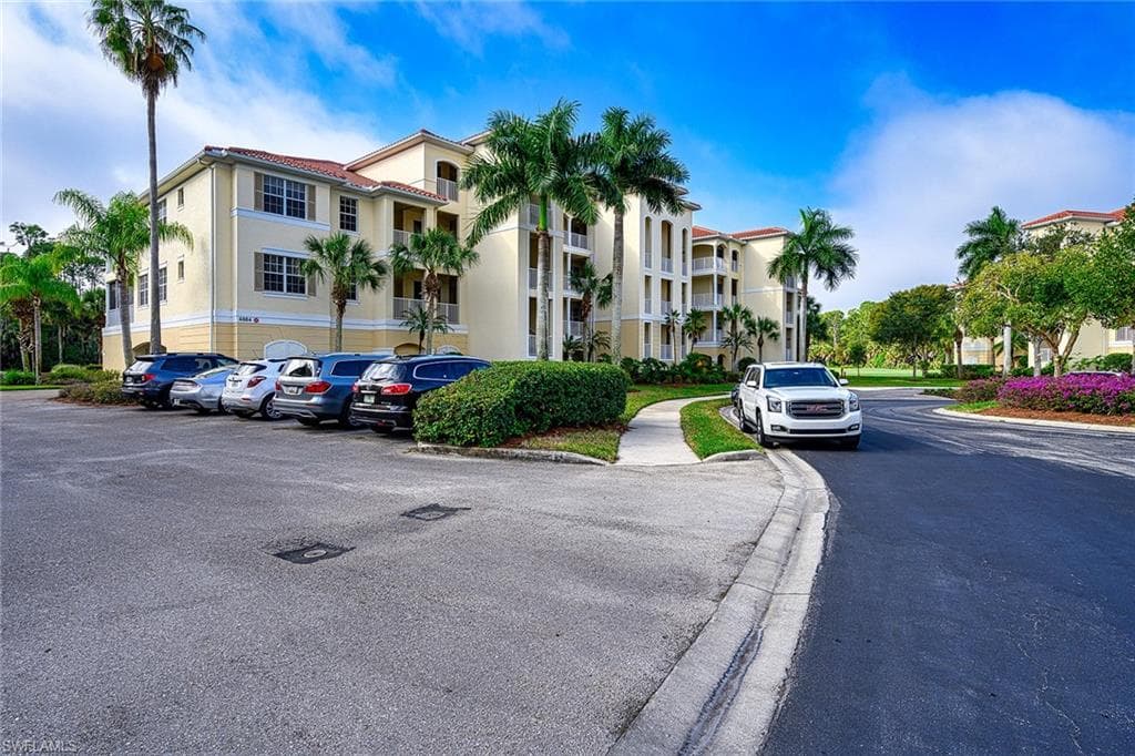 4884 Hampshire CT 7-303 NAPLES, FL 34112