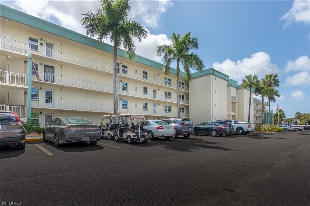 1660 Pine Valley DR 302 FORT MYERS, FL 33907
