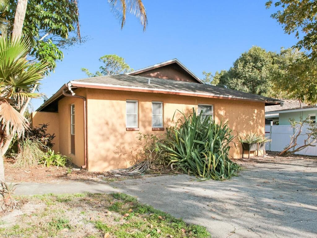 2247 Spruce ST NAPLES, FL 34112