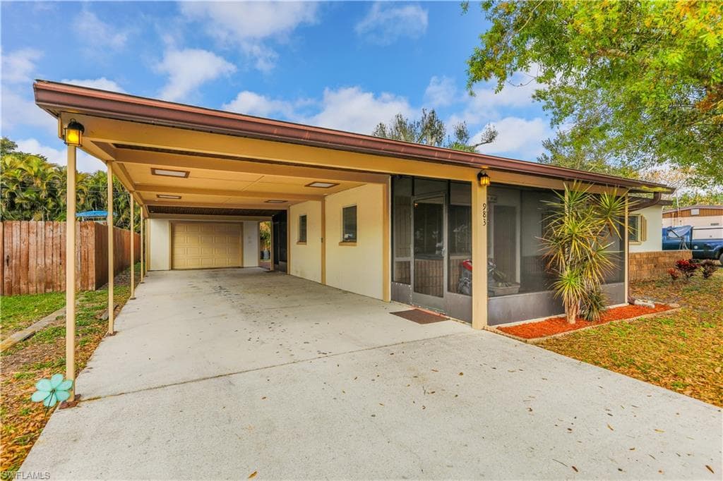983 Orange Blossom LN NORTH FORT MYERS, FL 33903