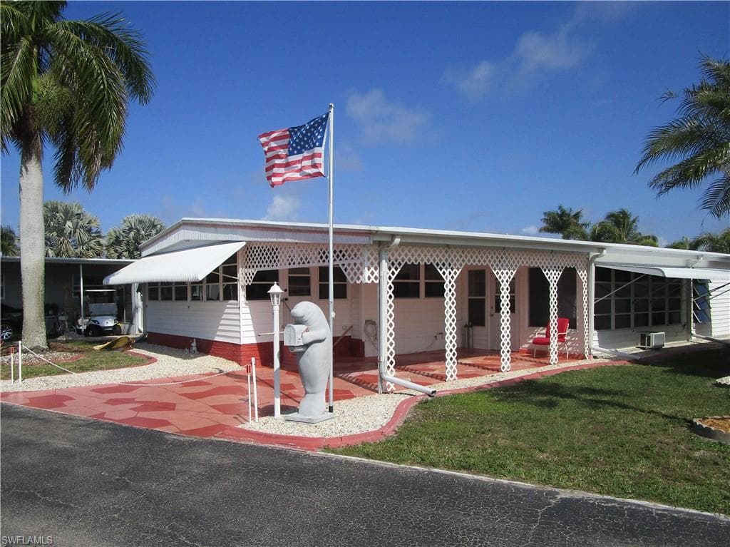24 Ronald DR FORT MYERS, FL 33908