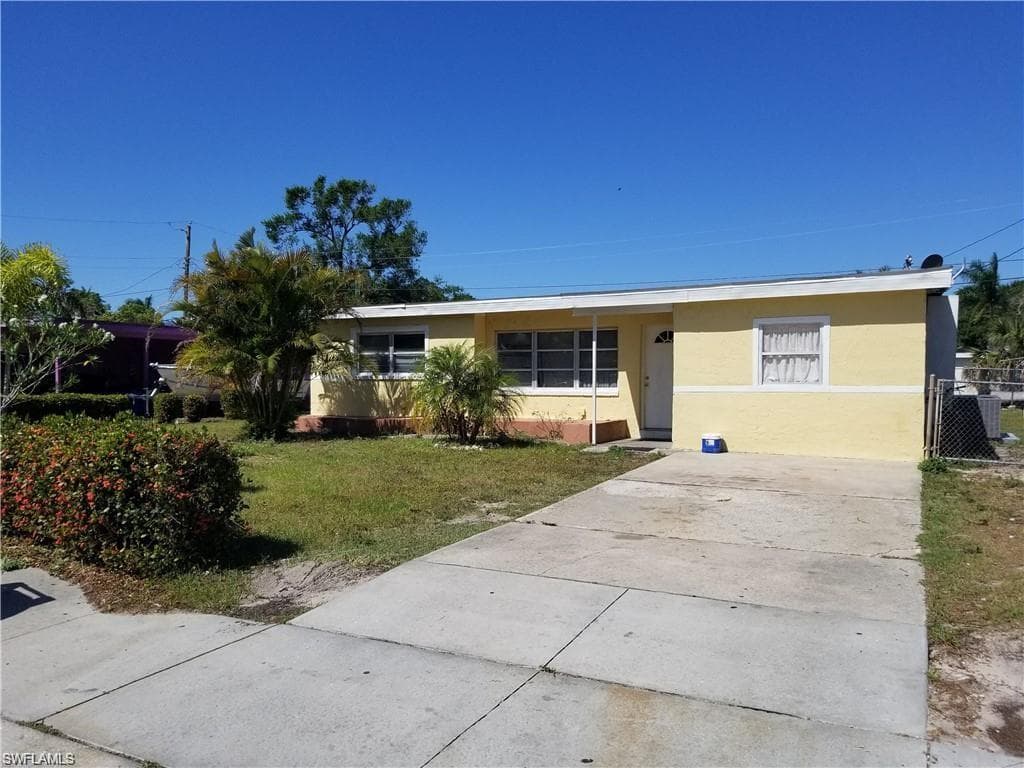 1406 Veronica S Shoemaker BLVD FORT MYERS, FL 33916