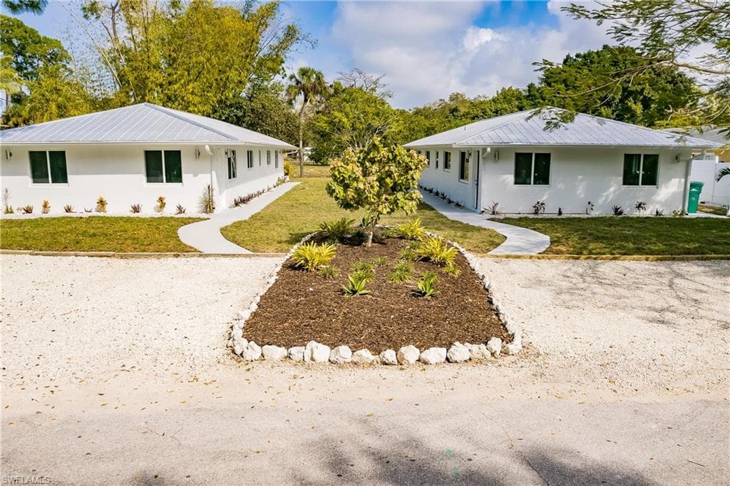 3049 Coco AVE NAPLES, FL 34112
