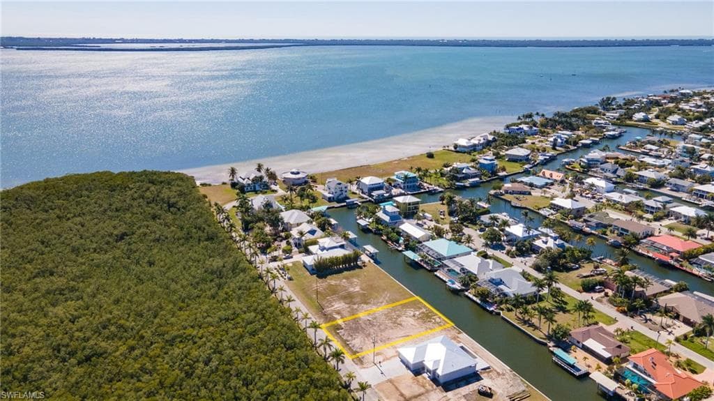 2385 Macadamia LN ST. JAMES CITY, FL 33956