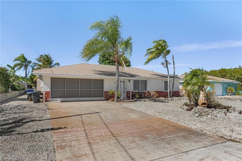 2485 Sapodilla LN ST. JAMES CITY, FL 33956