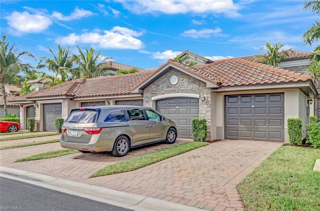 9832 Venezia CIR 1026 NAPLES, FL 34113