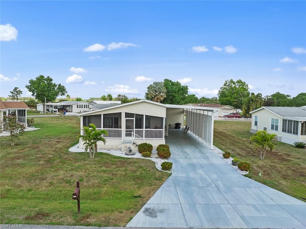 9777 Creekwood LN FORT MYERS, FL 33905