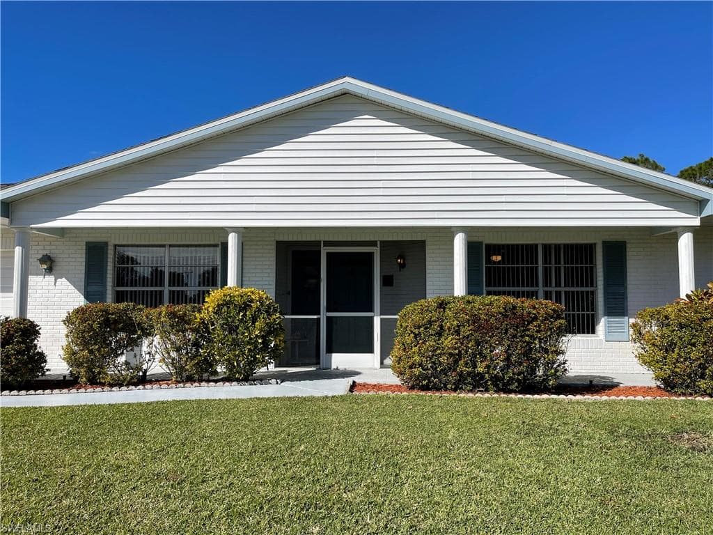 11 Calvin AVE LEHIGH ACRES, FL 33936