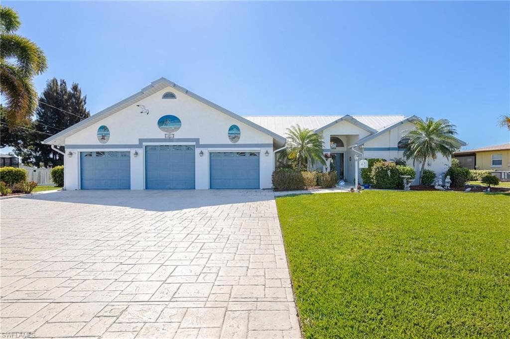 406 Wildwood PKY CAPE CORAL, FL 33904