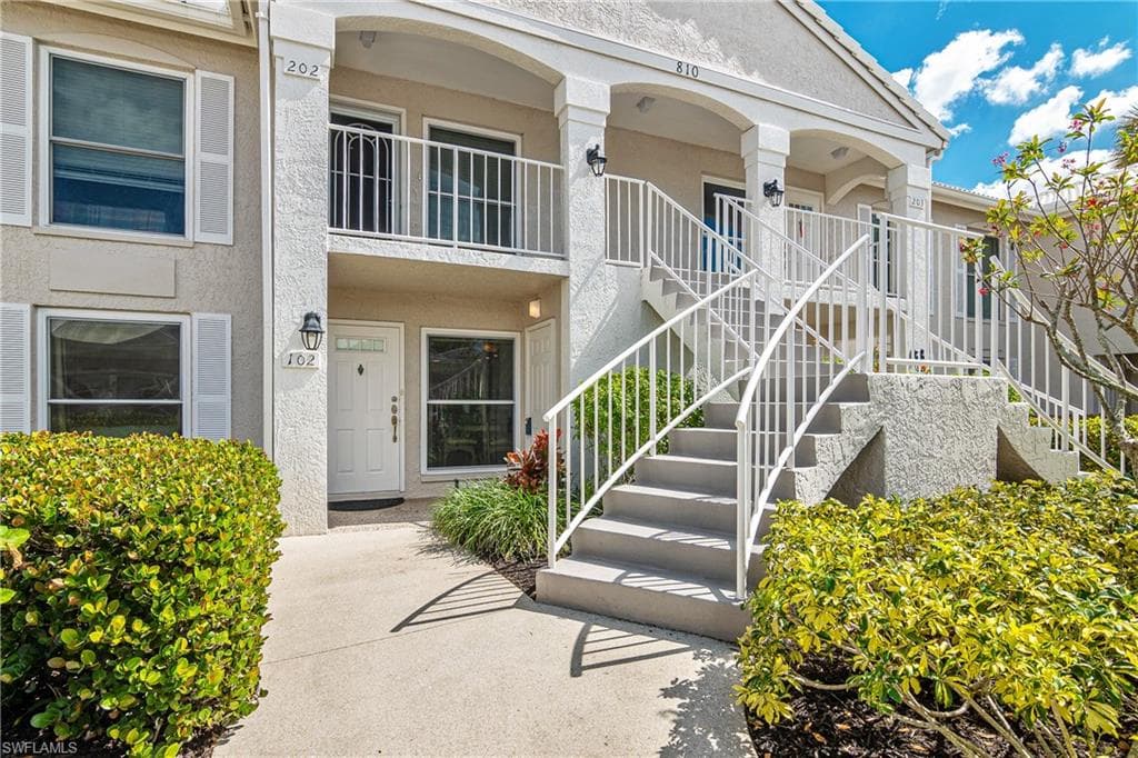 810 Gulf Pavilion DR 102 NAPLES, FL 34108