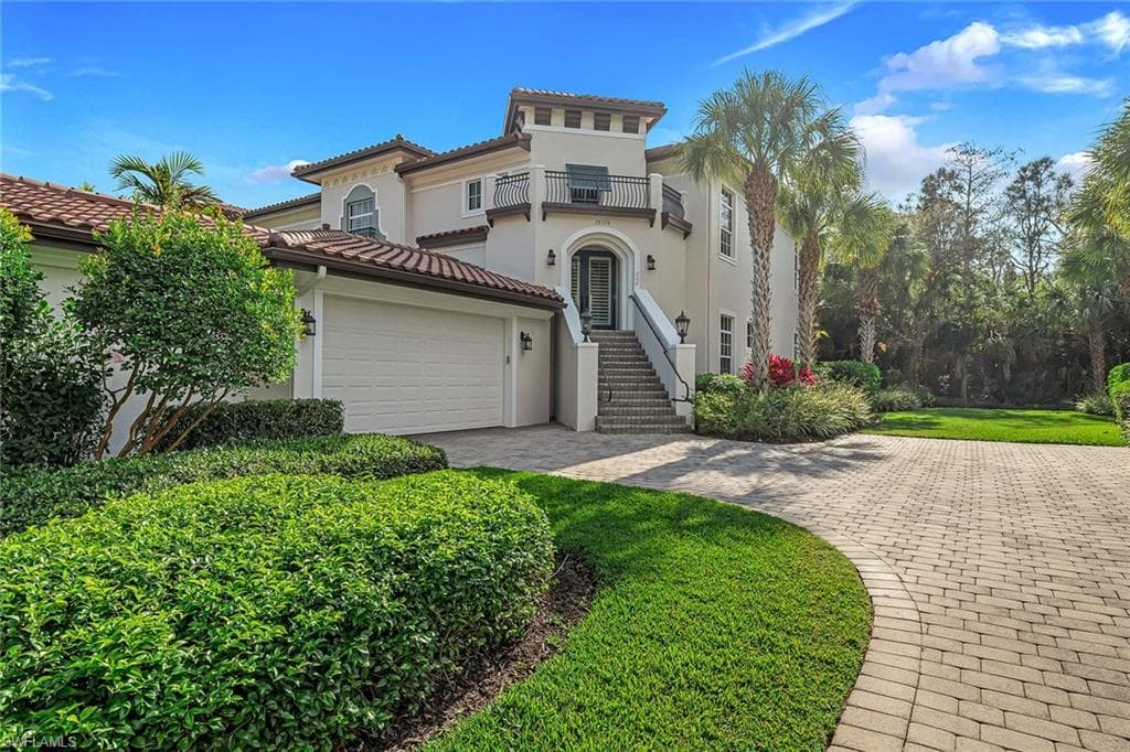 28520 Calabria CT 202 NAPLES, FL 34110