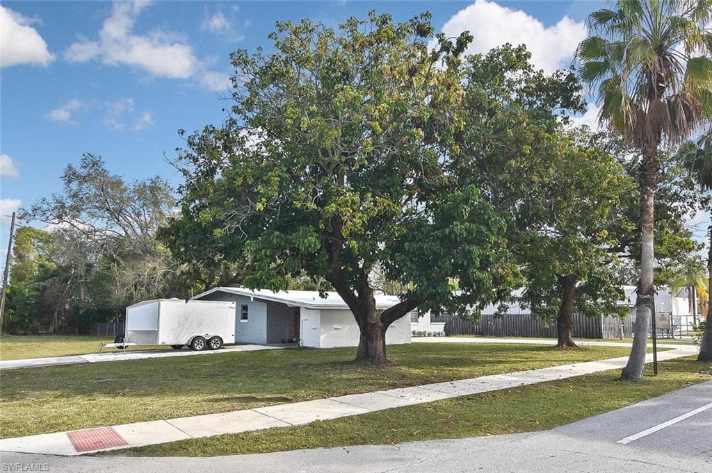 1903 Jefferson AVE FORT MYERS, FL 33901