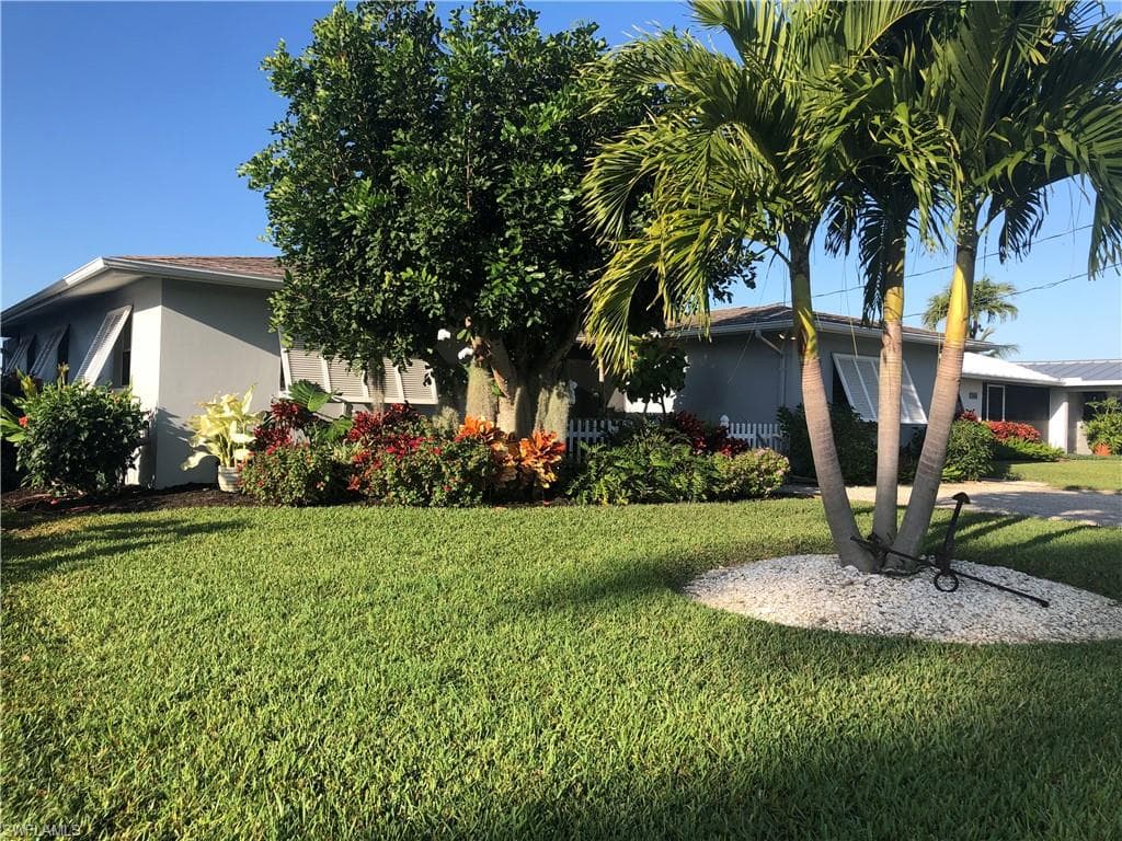 148 Tahiti ST NAPLES, FL 34113