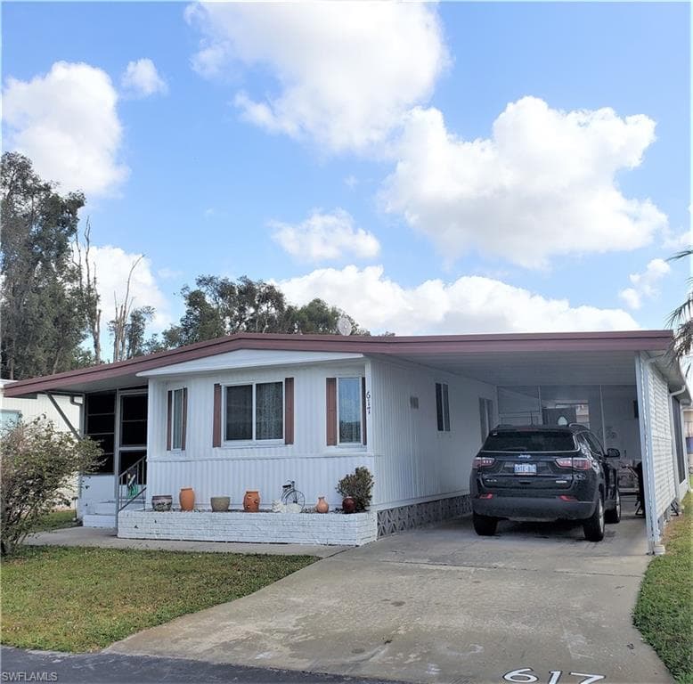 617 Friendly PL NORTH FORT MYERS, FL 33917