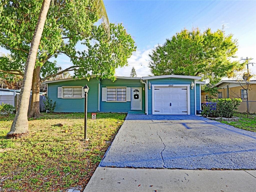 1910 Suwanee AVE FORT MYERS, FL 33901