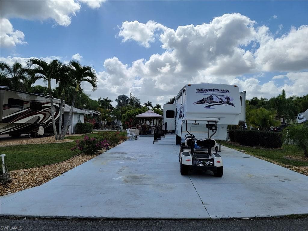 10002 Parkwood DR FORT MYERS, FL 33905