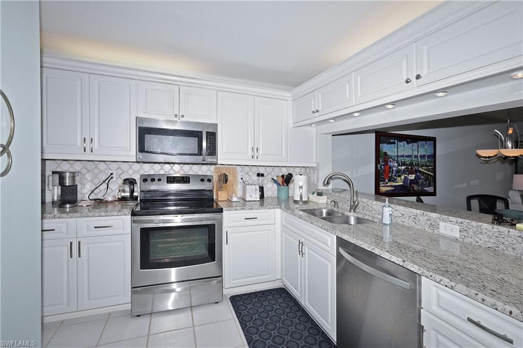 1100 Sarah Jean CIR A-105 NAPLES, FL 34110