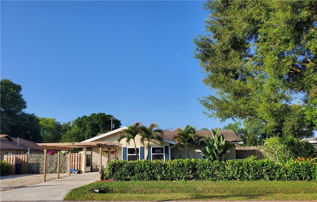 1433 Shirley DR NORTH FORT MYERS, FL 33917