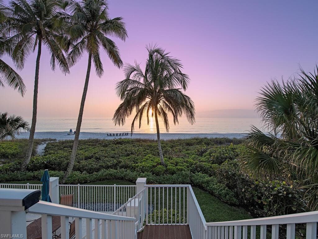 9517 Gulf Shore DR 202 NAPLES, FL 34108