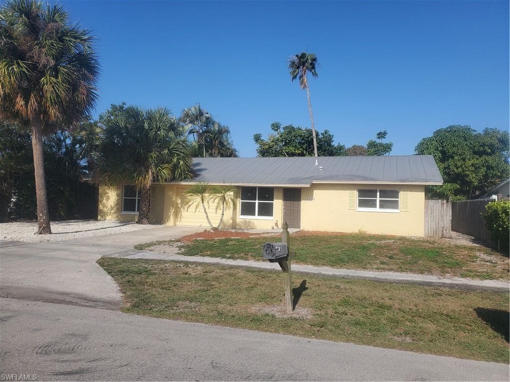 4499 Dorando DR NAPLES, FL 34103