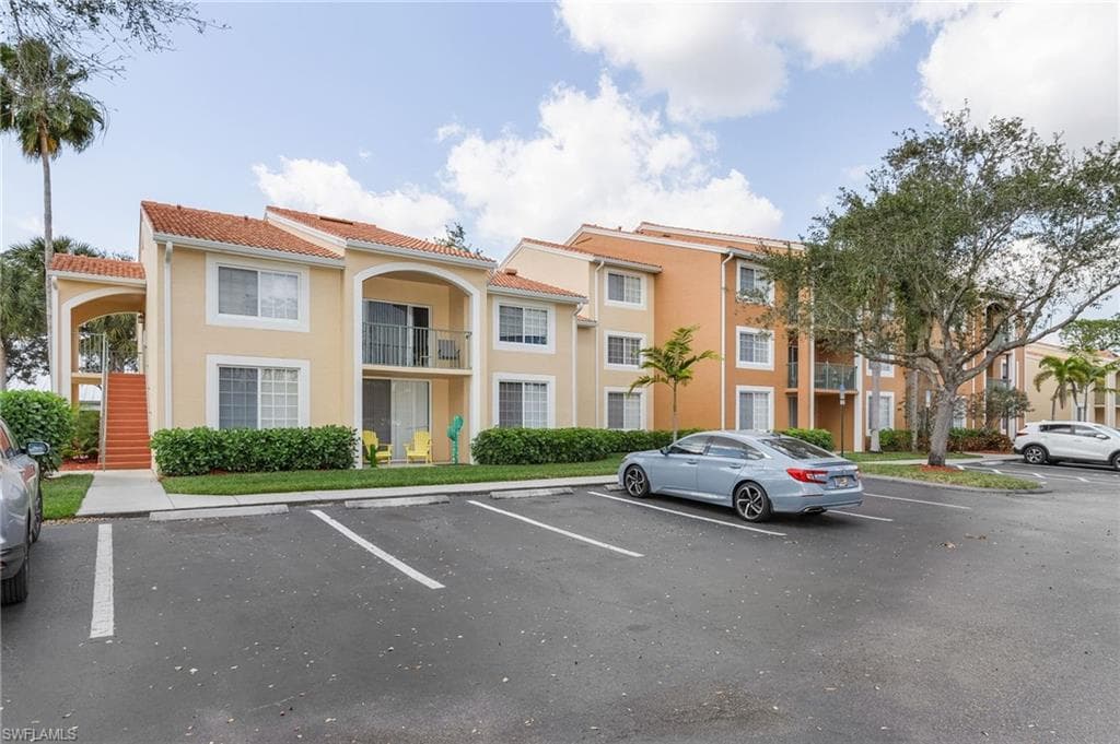 1210 Wildwood Lakes BLVD 106 NAPLES, FL 34104