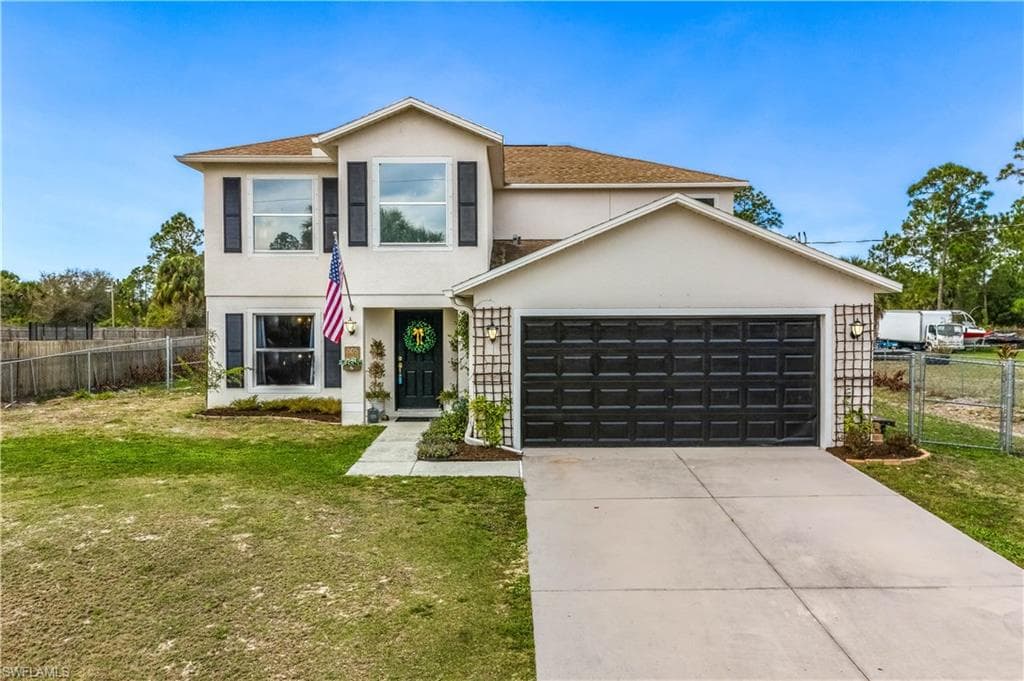 805 Calvin AVE LEHIGH ACRES, FL 33972