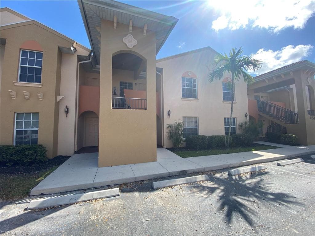 4154 Castilla CIR 201 FORT MYERS, FL 33916