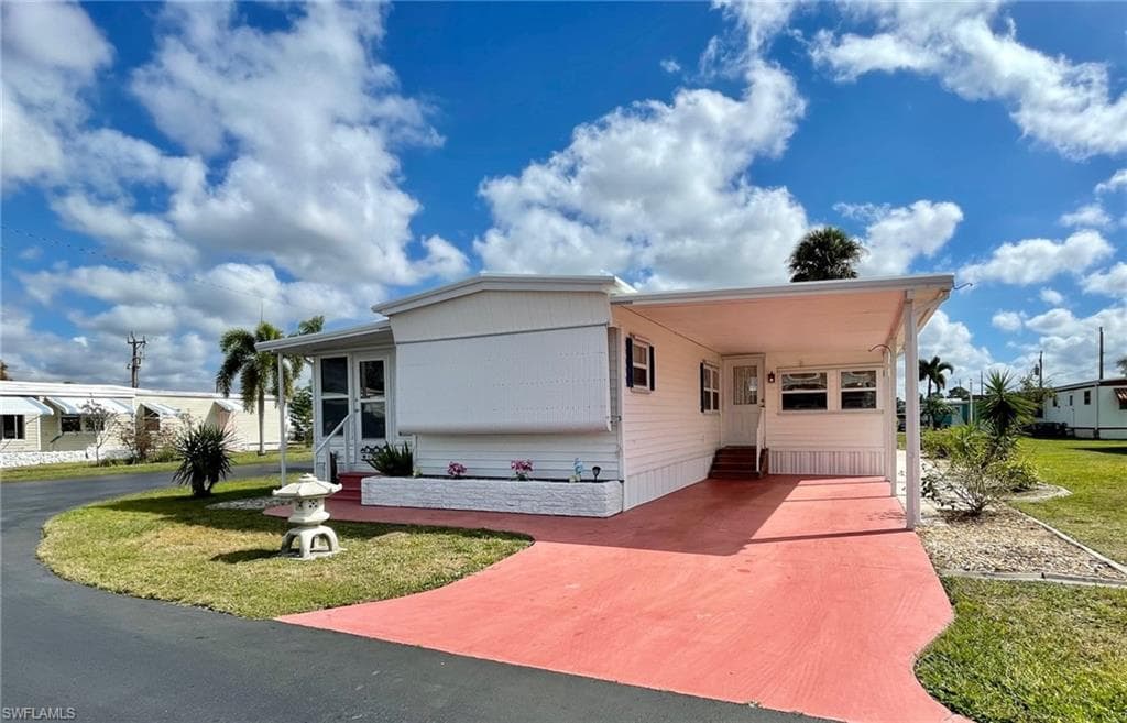 671 Coral LN NORTH FORT MYERS, FL 33917