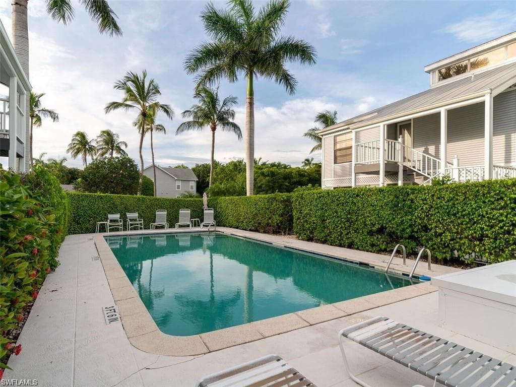218 6th AVE S 14 NAPLES, FL 34102