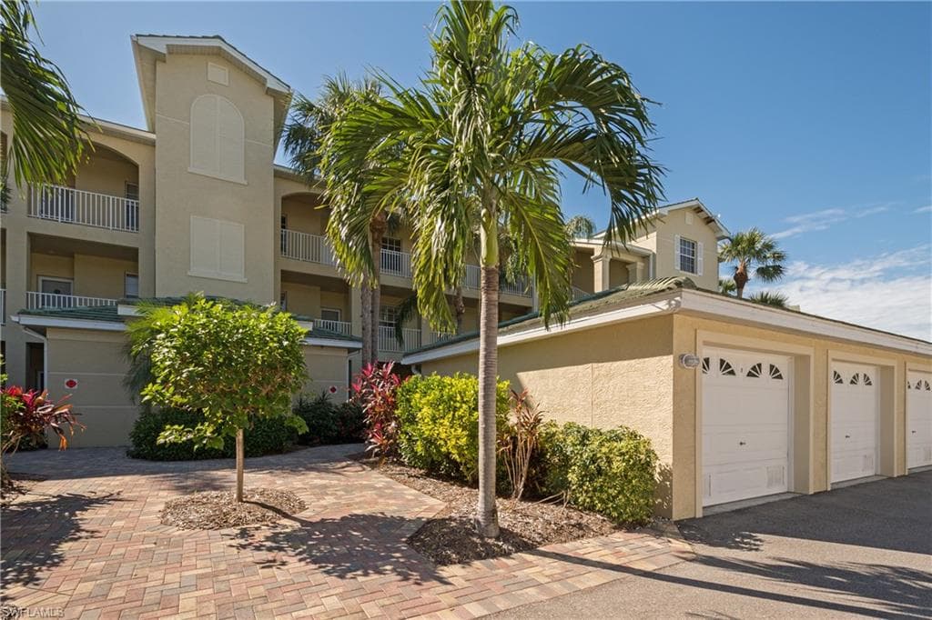 3461 Pointe Creek CT 106 BONITA SPRINGS, FL 34134